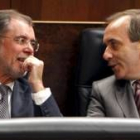 El ministro de Justicia, Mariano Fernández Bermejo, conversa con José Antonio Alonso