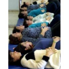 Un grupo de madres se prepara para el parto en una clínica