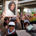 Seguidores de Yingluck Shinawatra, se manifiestan frente al tribunal que iba a emitir la sentencia. Seguidores de Yingluck Shinawatra, se manifiestan frente al tribunal que iba a emitir la sentencia.