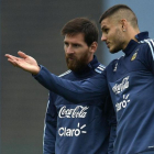 Icardi y Messi en un entrenamiento ante del partido ante Uruguay.