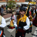 Grupo de bailes El Filandón de Oviedo, ayer en Valencia.