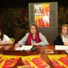 Javier R. de la Varga, Evelia Fernández e Isabel González, en la presentación de los actos.