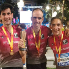 Aarón Arias, Guillermo García y Rubén Martínez, con la medalla de bronce lograda por equipos. FISIORAMA