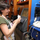 La propietaria del bar de Camponaraya que entregó el último premio de la Bonoloto.