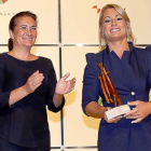 Lidia recibió de la consejera de Cultura y Turismo, Joséfa García Cirac, el Pódium como mejor deportista de Castilla y León. J.M. LOSTAU