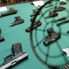 Entre las armas incautadas había fusiles de asalto y ametralladoras