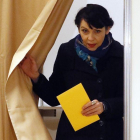 Birgitta Jonsdottir, una de las fundadoras del Partido Pirata, tras votar en Reykjavik.