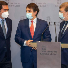 Garamendi, Fernández Mañueco y Aparicio, ayer en la presentación del plan. SANTI OTERO