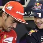 Alonso y Vettel comparten confidencias en la sala de prensa del circuito norteamericano de Austin.