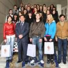 Marcos Martínez, junto a los estudiantes finlandeses en la Diputación