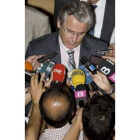 Garzón atiende a periodistas en una imagen de archivo.