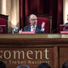 El ministro de Hacienda, Cristóbal Montoro, junto al presidente de Foment del Treball, Joaquim Gay de Montellá (a la derecha de la imagen), en un acto en mayo del 2016.
