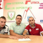 Julito, Alfonso Turienzo (presidente del Cistierna) y Fofi.