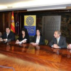 Participantes en la presentación de la comida por Haití.