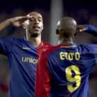 Henry y Eto-™o celebran con un gesto militar el cuarto gol blaugrana al Bayern convertido por el fra