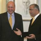 John Negroponte y Musharraf durante su reunión en Pakistán
