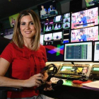 La periodista Danae Boronat, rimera mujer que transmite un partido de fútbol en la tele.