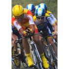 Contador encabeza la marcha de Astana, seguido de Armstrong.