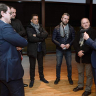 Mañueco y Tudanca conversan antes de la sesión. N. GALLEGO