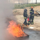 Jornada de cooperación entre bomberos de León y Policía Nacional.