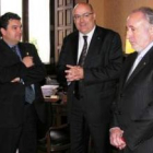 El alcalde de Peranzanes y el presidente del Consejo con el vicepresidente del Parlamento y diputado