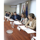 Fernández Carriedo, en el centro, en la reunión de ayer. R.GARCÍA