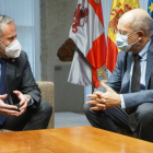 Carlos Pollán y Francisco Igea, en la primera reunión del día. R. GARCÍA