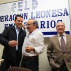 Javier Morán, José Luis Prada y el secretario de la Fele-Bierzo, Hermenegildo Fernández.