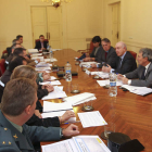Reunión, ayer, de las delegaciones de Asturias y León.