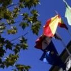 En El Albéitar ondean las banderas de la ULE, España, Europa y Castilla y León