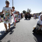 Las castañuelas acompañan la procesión en la que se pone de manifiesto que hay cantera en la Maragatería. RAMIRO