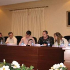 PSOE y UPL en uno de los momentos del debate sobre la futura residencia de mayores.
