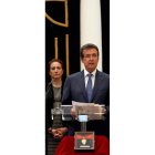 José Luis Ulibarri en su intervención, con Josefa García Cirac.