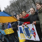 Estudiantes ucranianos con el lema ‘Sólo Ucrania’ en Kiev.