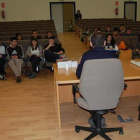 Alumnos de Geografía durante la clase en el salón de Plenos.