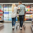 ¿Cuándo podrán ir dos personas al supermercado en la desescalada?