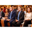 Los alcaldes de León, Astorga y Ponferrada, en el centro, de izquierda a derecha, ayer en la recepción previa al premio. RAQUEL P. VIECO