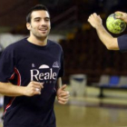 El polivalente jugador asturiano durante uno de sus últimos entrenamientos antes de la lesión.