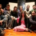 Los integrantes del grupo de teatro del Instituto Juan del Enzina