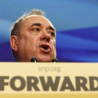 El primer ministro británico, Alez Salmond, en el acto de clausura del congreso del SNP en Aberdeen.