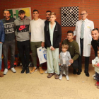 Integrantes de la Deportiva acudieron al Área de Pediatría del Hospital del Bierzo. L. DE LA MATA