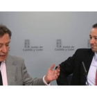 Los consejeros de la Presidencia de Castilla y León y de Asturias, en su comparecencia ante los medios.