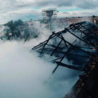 La casa calcinada en Villarrín ha quedado inservible al sufrir daños estructurales. BOMBEROS DE LEÓN