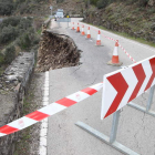Imagen del socavón en la carretera de Molinaseca.