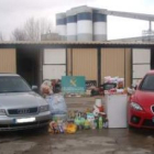 Los dos vehículos interceptados por los agentes en un control y el material robado que viajaba en su
