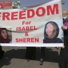 Activistas yemenís salen a la calle para pedir la liberación de la francesa Isabelle Prime y la traductora yemení Shereem Makai, el pasado 5 de marzo.