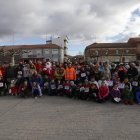 Algunos de los participantes ayer en Hospital de Órbigo antes de iniciar la carrera