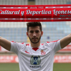El defensa central pamplonica David García posa como nuevo jugador de la Cultural en su presentación en el Reino de León. DL