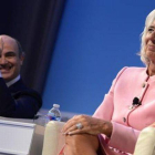 Guindos aplaude a Lagarde, durante la reunión del FMI y el Banco Mundial en Washington.