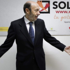 Alfredo Pérez Rubalcaba durante la presentación del cartel de la campaña solidaria.
